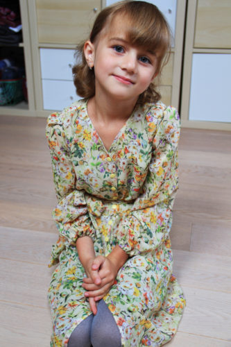 Střih na dětské šifonové šaty + detailní foto návod jak ušít šaty krok za krokem