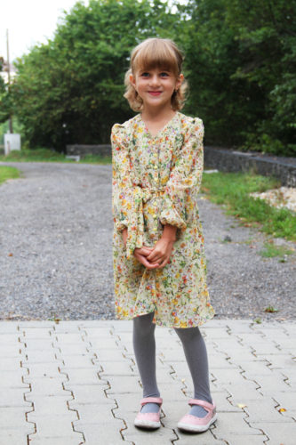 Střih na dětské šifonové šaty + detailní foto návod jak ušít šaty krok za krokem