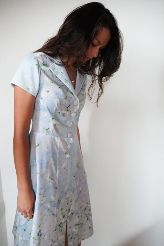 Střih na jednoduché dámské retro "košilové" šaty + návod na šití zdarma