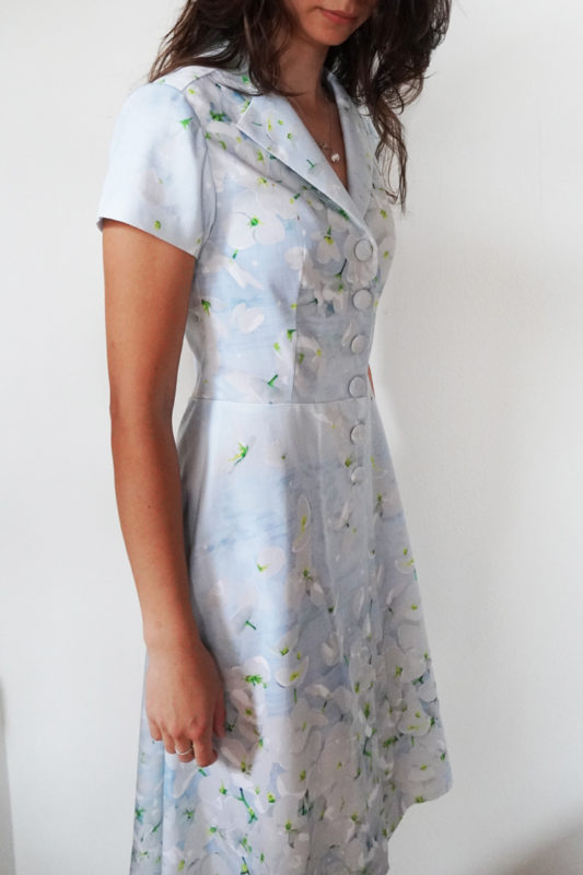 Střih na jednoduché dámské retro "košilové" šaty + návod na šití zdarma