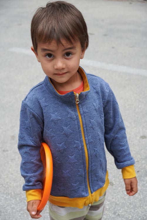 Střih - dětská mikina na zip se stojáčkem a kapsami