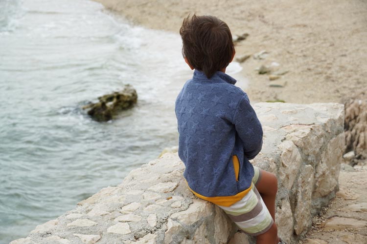 Střih - dětská mikina na zip se stojáčkem a kapsami