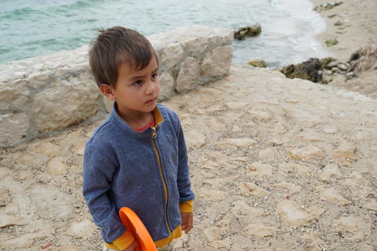 Střih - dětská mikina na zip se stojáčkem a kapsami