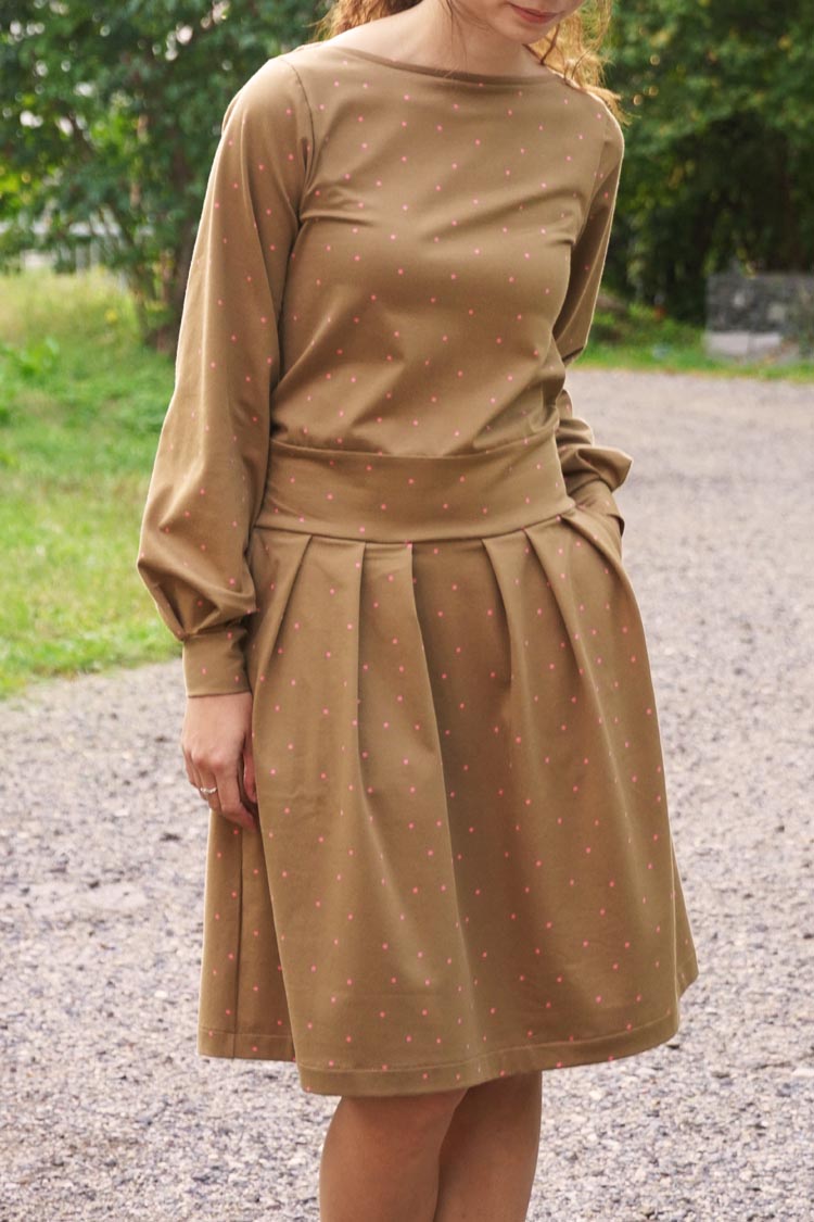 Střih na dámské šaty (+ návod na šití)