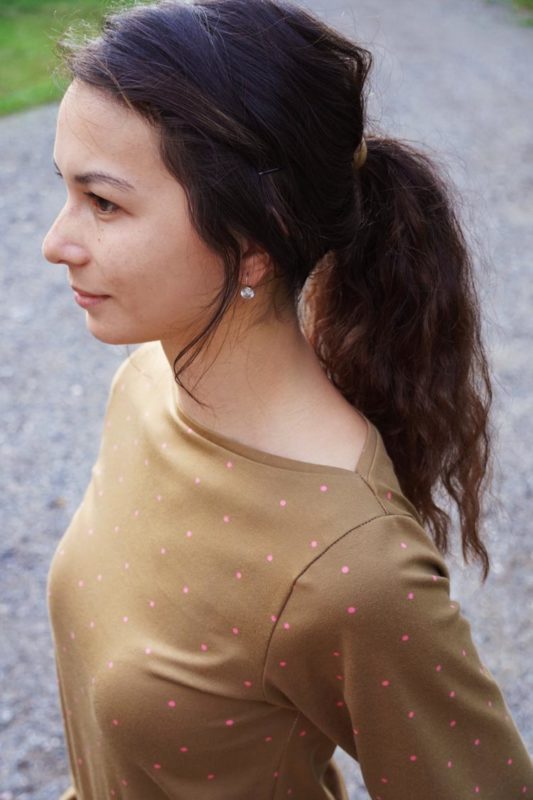 Střih na dámské šaty (+ návod na šití)