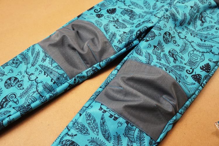 Návod jak ušít softshellové kalhoty (dětské) - rostoucí