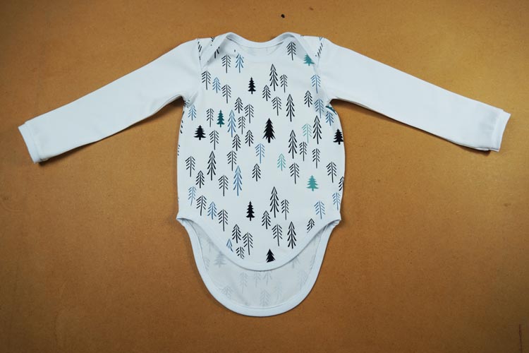 Návod jak ušít dětské body - lemování proužkem na třetiny