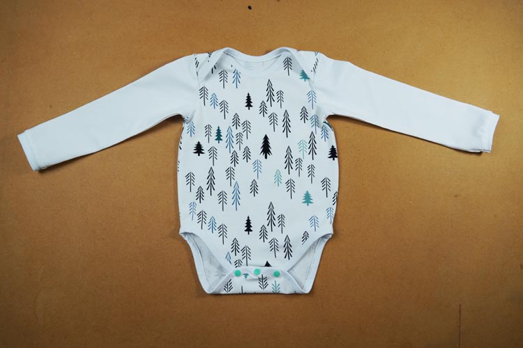 Návod jak ušít dětské body s obálkovým výstřihem