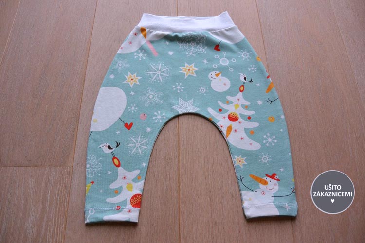 Střih - dětské tepláčky s kulatým sedem - ušila Jana B.