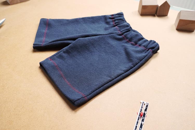 Střih - jednoduché dětské tepláky