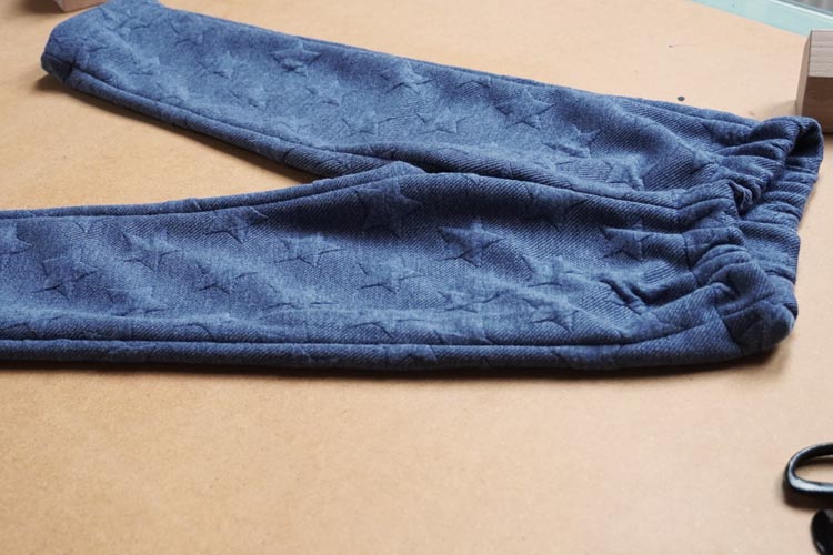 Střih - jednoduché dětské tepláky