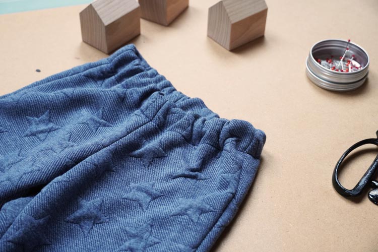 Střih - jednoduché dětské tepláky