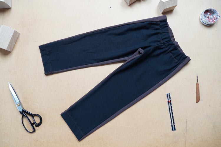 Střih - jednoduché dětské tepláky