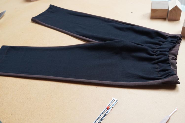 Střih - jednoduché dětské tepláky