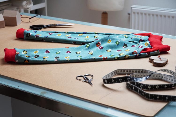 Návod na dětské tepláky s kapsami