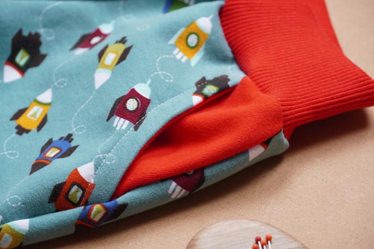 Šití tepláků s kapsami, do nápletu (návod + střih)