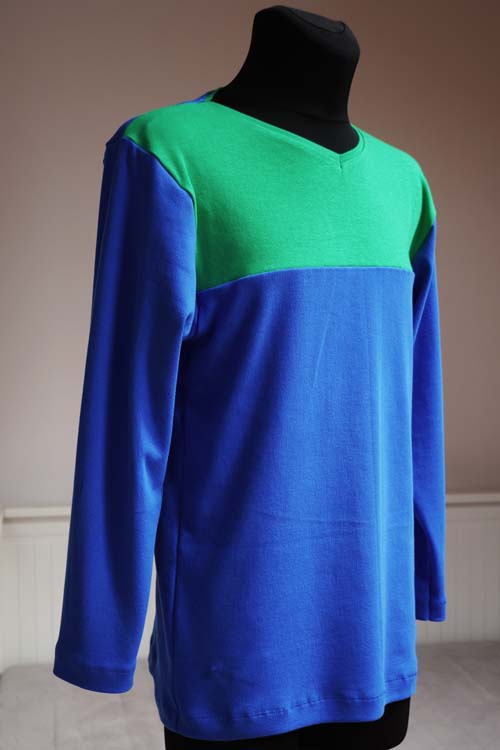 Střih na pánskou mikinu s véčkem