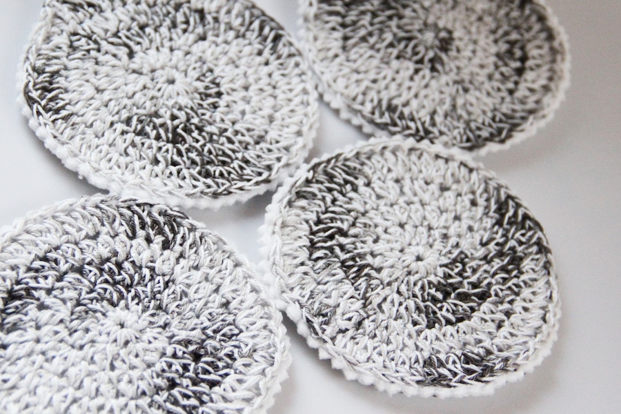 Háčkované prostírání pod hrníčky