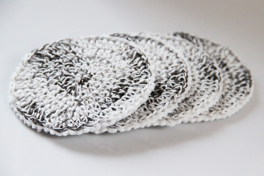 Háčkované prostírání pod hrníčky