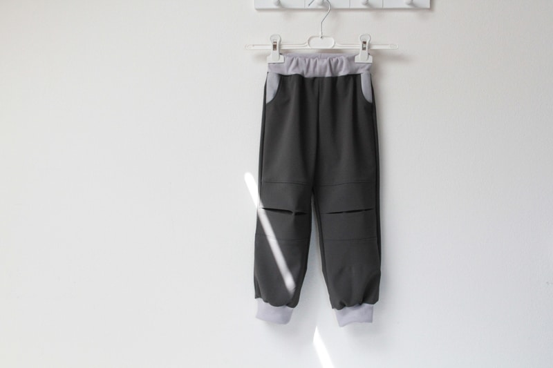 Střih na dětské rostoucí softshellové kalhoty