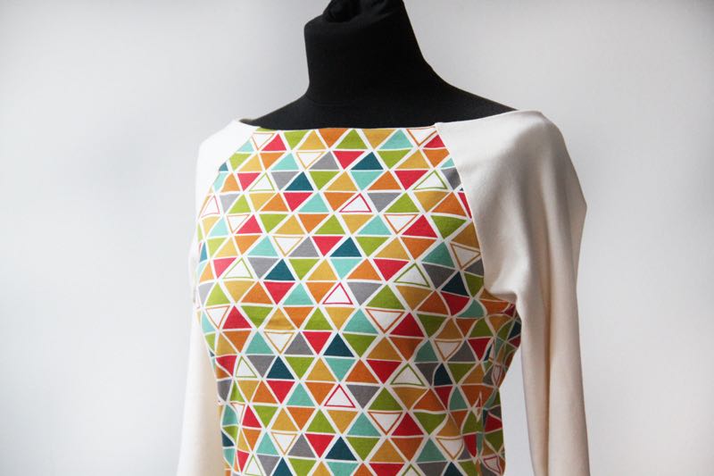 How to sew a t-shirt (or dress) with raglan sleeves and neckline facing
