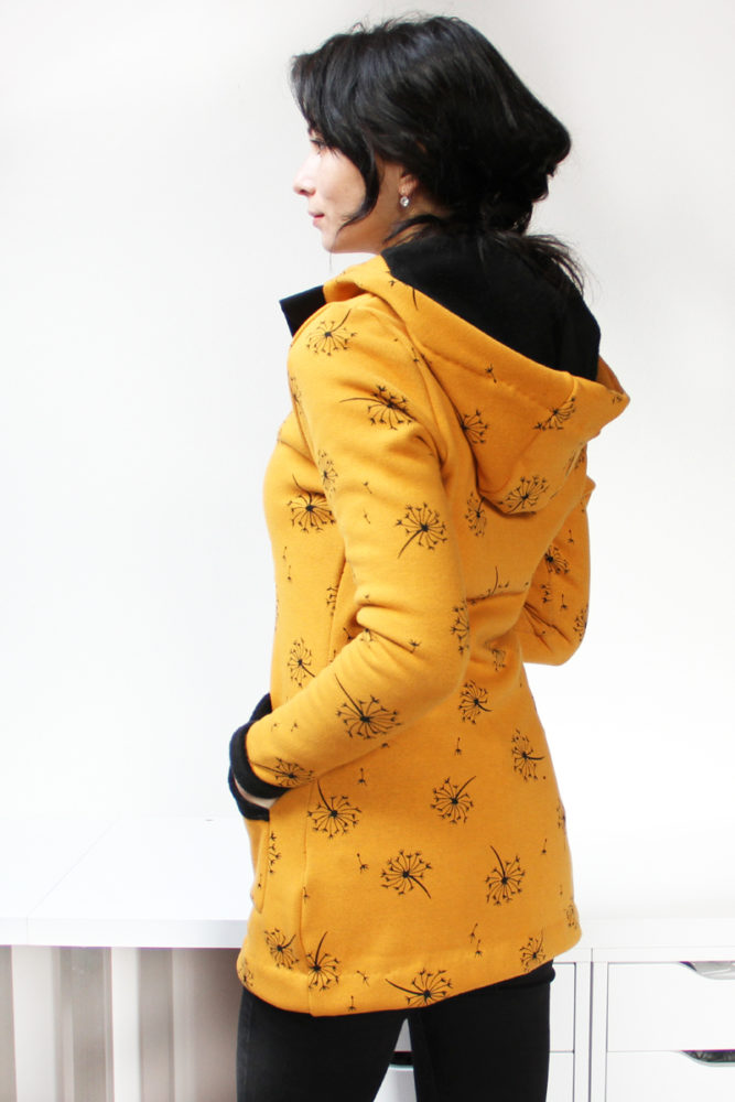 Střih a návod na dámskou mikinu na zip s kapucí