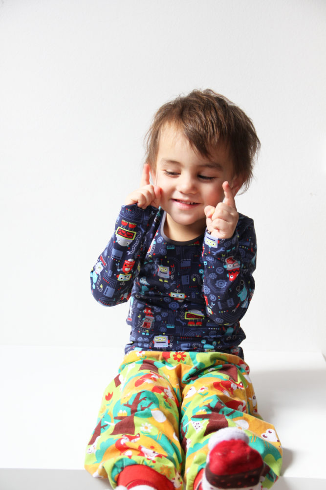 Jak ušít tričko a jak olemovat průkrčník - zrychlená metoda