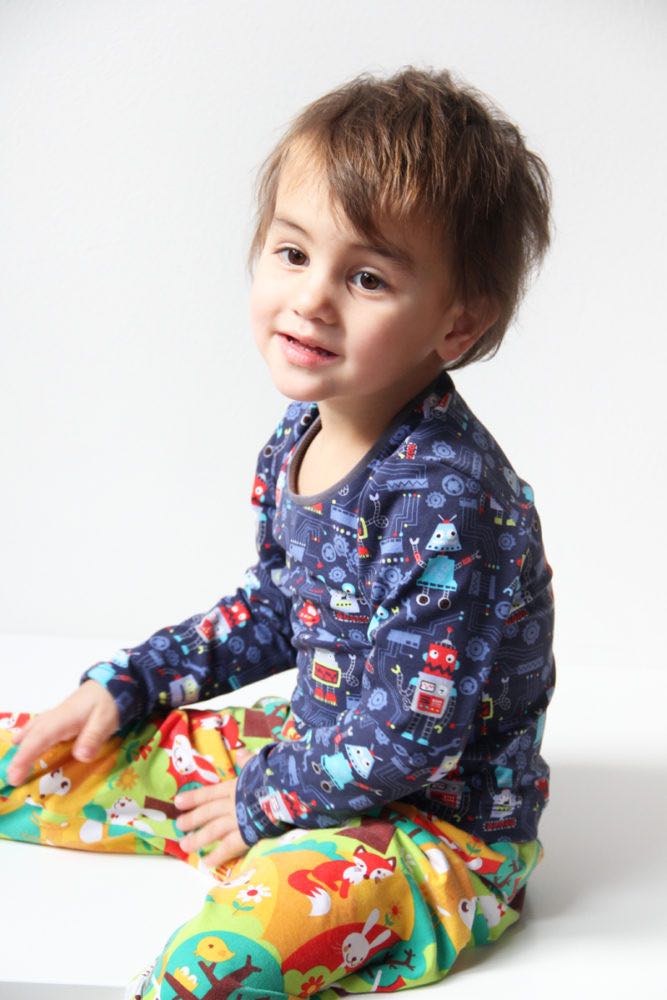 Jak ušít tričko a jak olemovat průkrčník - zrychlená metoda