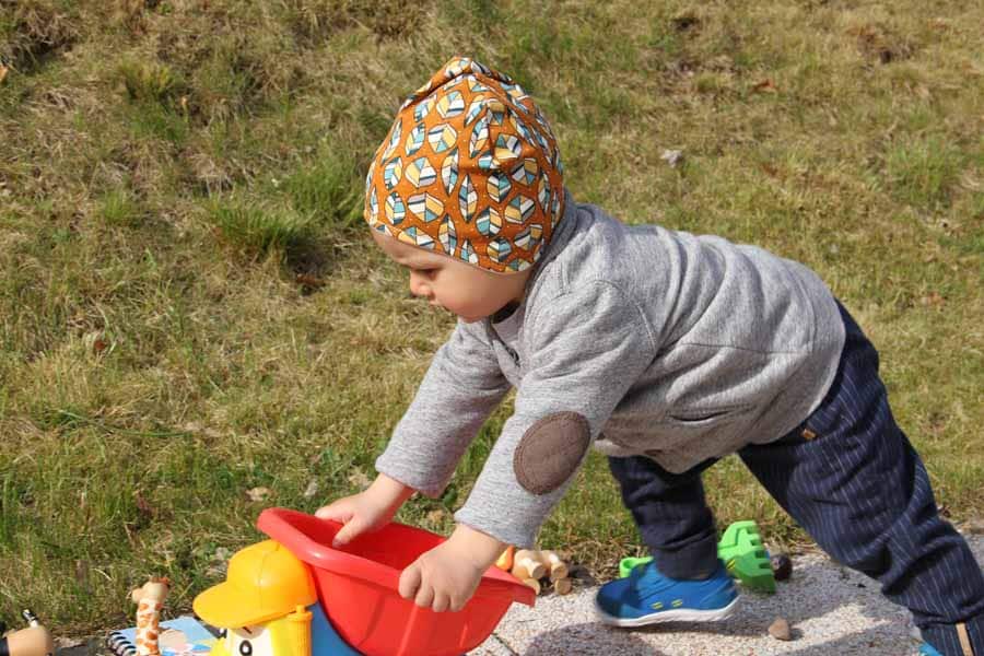 Dětská jarní nebo podzimní čepice přes uši - návod a střih