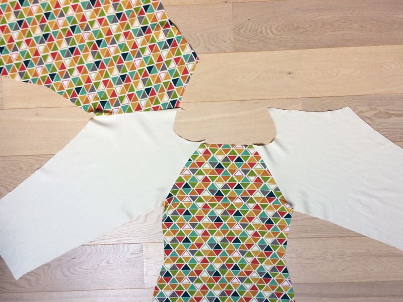 How to sew a t-shirt (or dress) with raglan sleeves and neckline facing