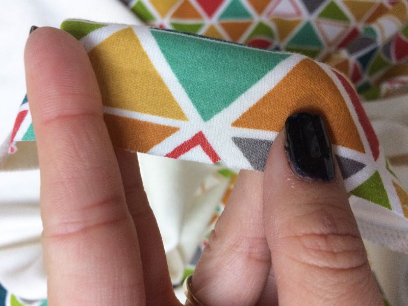 How to sew a t-shirt (or dress) with raglan sleeves and neckline facing