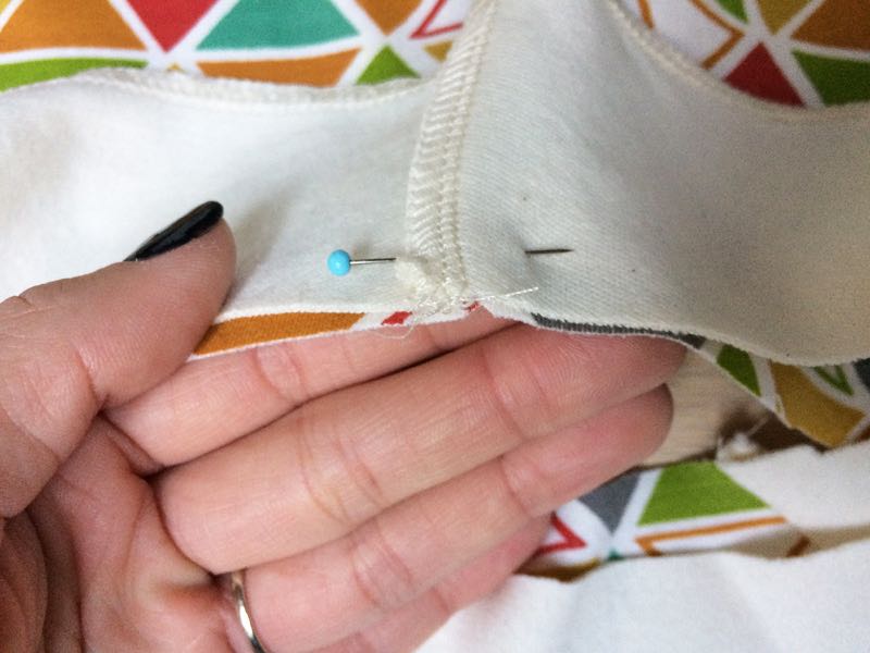 How to sew a t-shirt (or dress) with raglan sleeves and neckline facing