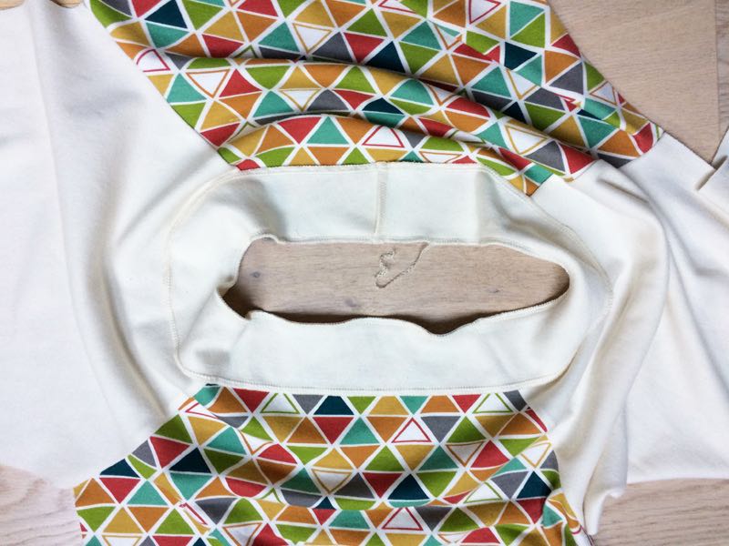 How to sew a t-shirt (or dress) with raglan sleeves and neckline facing