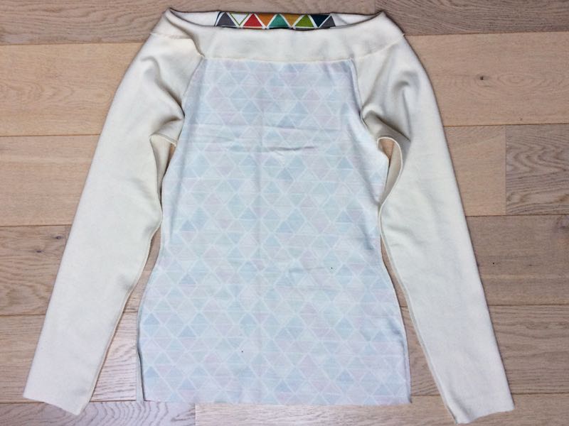 How to sew a t-shirt (or dress) with raglan sleeves and neckline facing