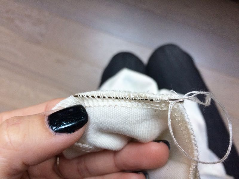 How to sew a t-shirt (or dress) with raglan sleeves and neckline facing