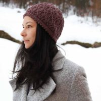 Návod na dámskou pletenou čepici se zajímavým vzorem