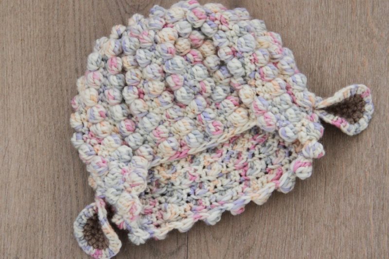 Ušatá háčkovaná čepice, návod na bublinkový vzor (včelí plástve)