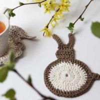 Velikonoční inspirace: Návod na háčkovanou podložku pod hrneček - králíček