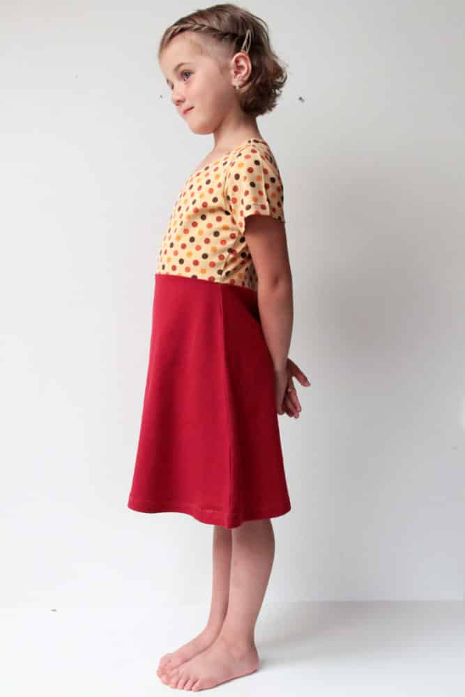 Střih na jednoduché dívčí šaty